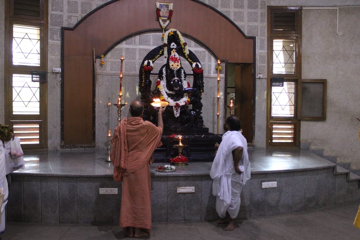 sriuttaradimath's tweet photo. Sri Mahaswamigalavaru visited the prestigious SDM College of Engineering and Technology at Dharwad.
.
#SDMCET #Dharwad #SriUttaradiMatha #uttaradimatha #sriuttaradimath https://t.co/JUGVgiptGS