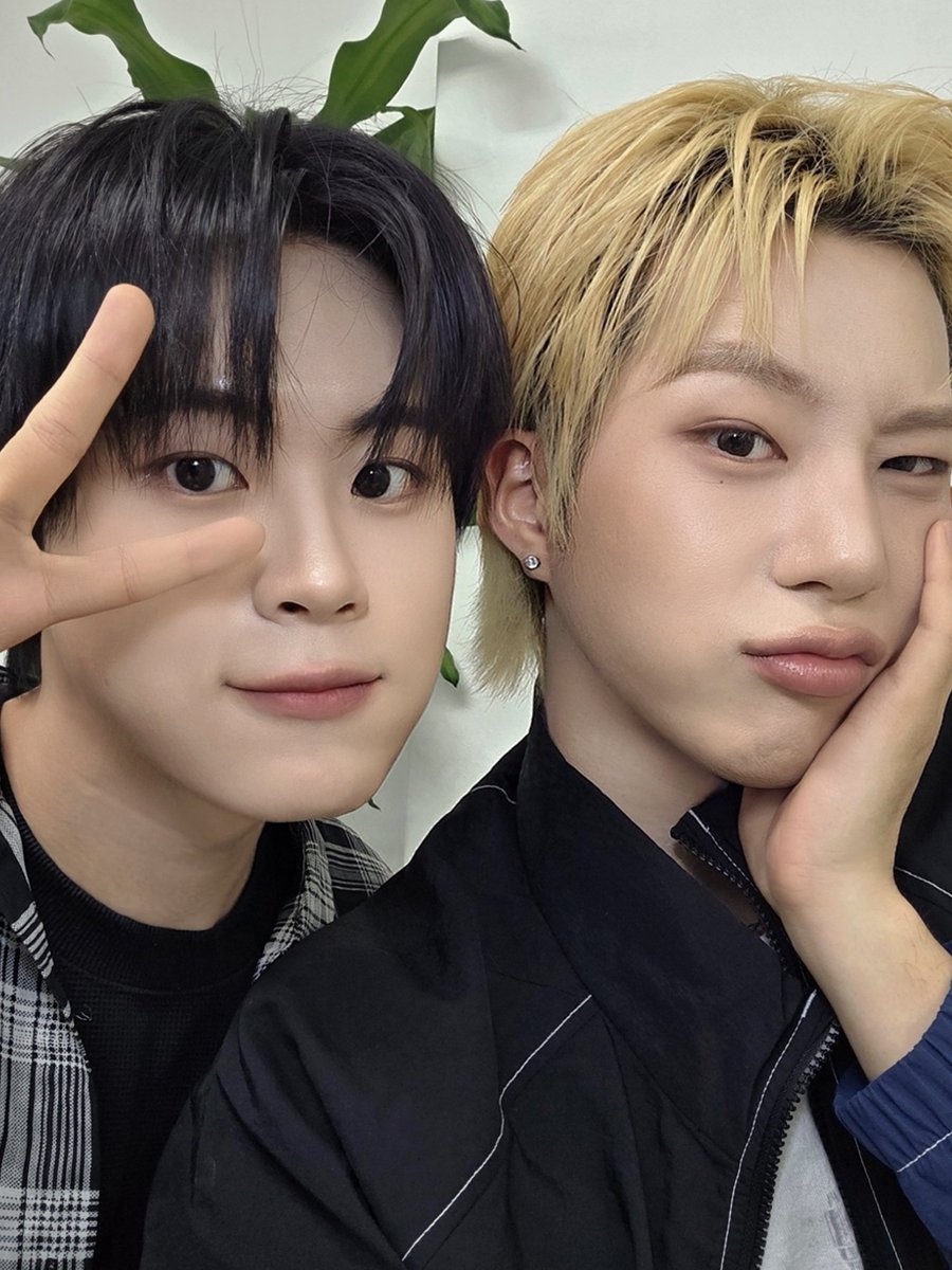 DIGNITY_members's tweet photo. 지누기 생일추카포카칩!!🫶🫶🫶

#MINSEOK #민석  #LUKE #루크 #DIGNITY #디그니티 https://t.co/fhmlGHLoPN