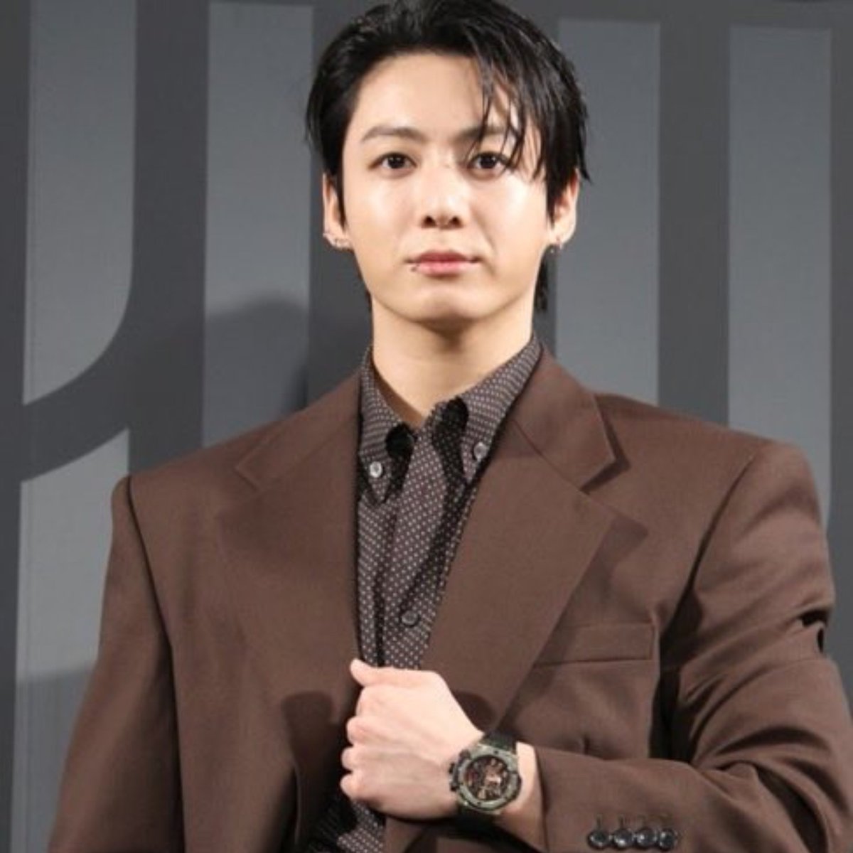 saddcted's tweet photo. au ideas: older jk, agegap, socialgap, berandal te

jadi J nemuin T dalam kondisi babak belur di pinggir jalan (hampir gak sadar diri)

j: hey kid, kau ingat tempat tinggalmu?
t: (diem lama) sial, bagaimana mungkin neraka menempatkan malaikat secantik dirimu? (and then pingsan) https://t.co/dOY4pkSUQe