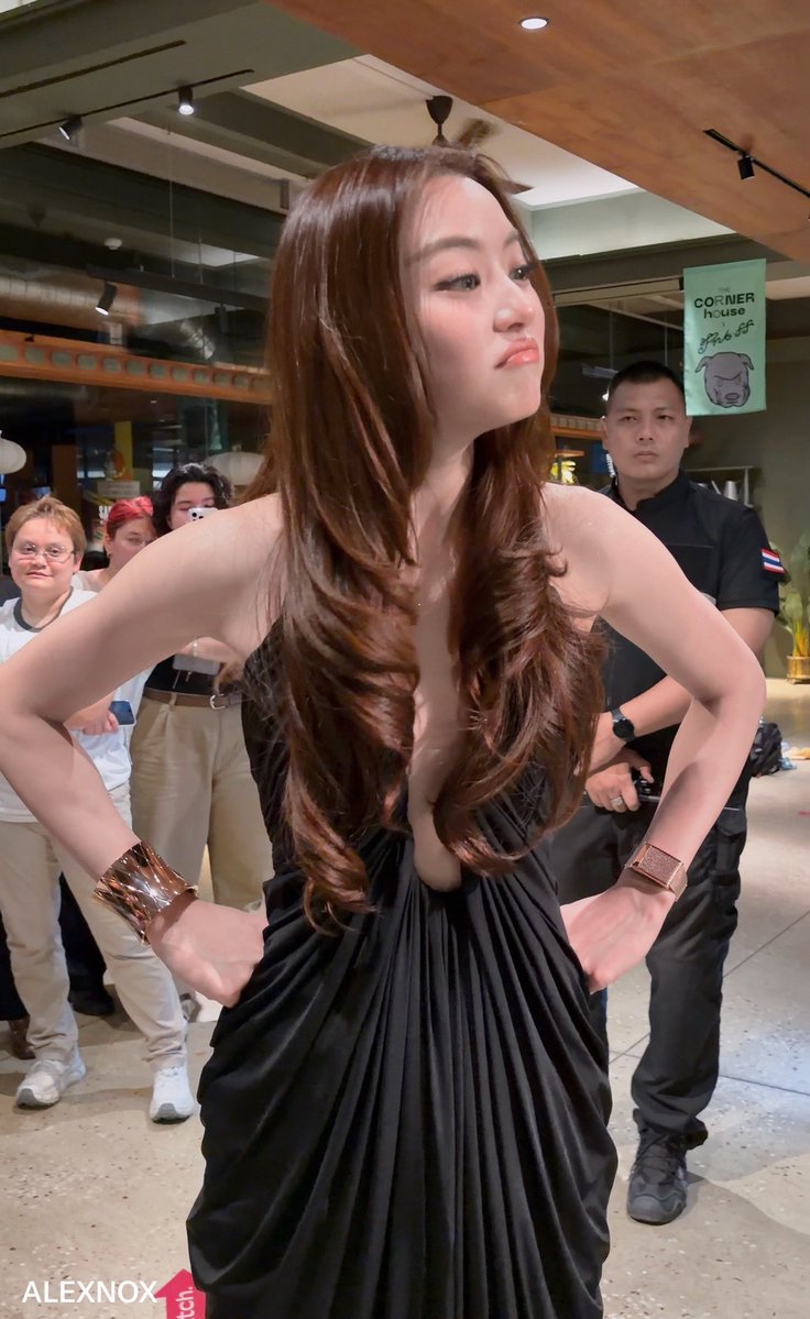 Alexnox_alex's tweet photo. ไม่ได้ติดทำมีม แต่มีมติดหมวยเอง🤣🤣

MIU NATSHA FACE OF SNATCH
#MiuXSnatchTH
#หมิวณัชชา #MiuNatsha https://t.co/URo3sa89Sk