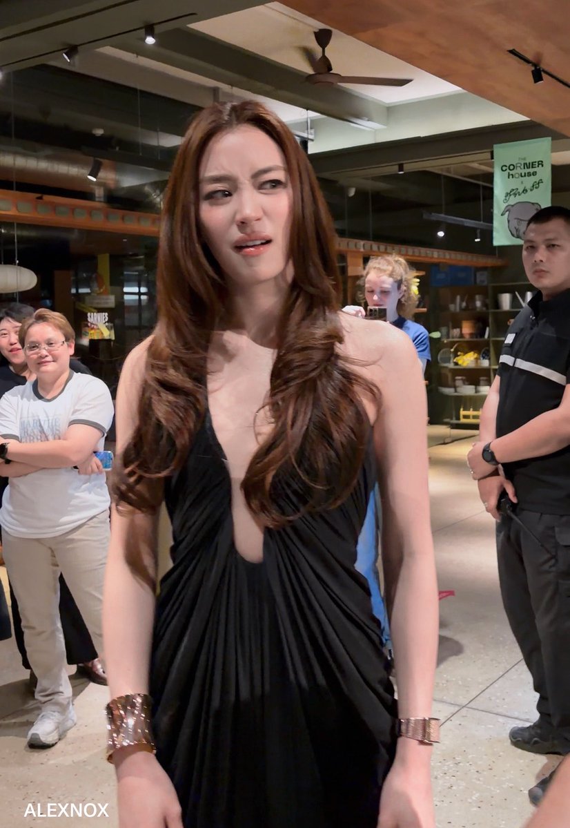 Alexnox_alex's tweet photo. ไม่ได้ติดทำมีม แต่มีมติดหมวยเอง🤣🤣

MIU NATSHA FACE OF SNATCH
#MiuXSnatchTH
#หมิวณัชชา #MiuNatsha https://t.co/URo3sa89Sk