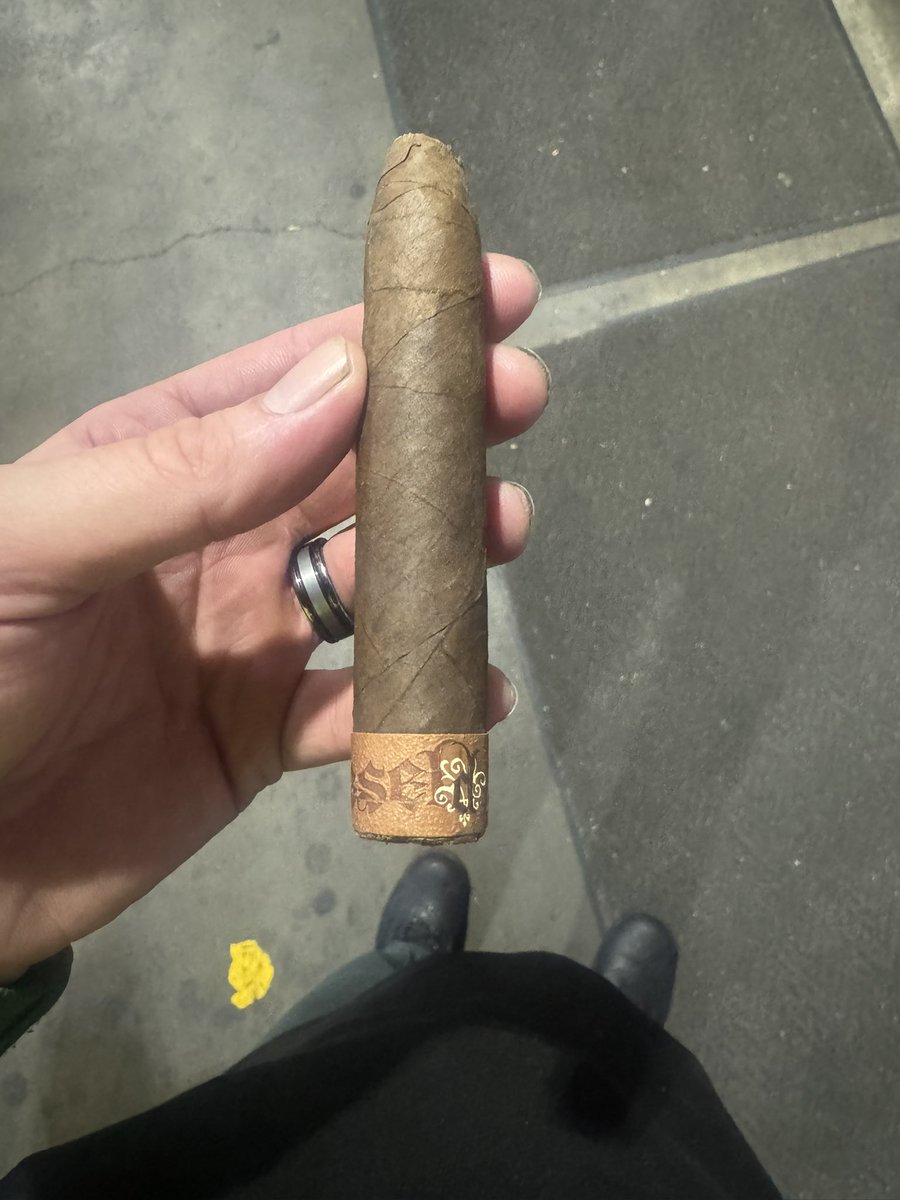 REALNutJobJimCF's tweet photo. #CigarOfTheDay
Diesel (Original Blend)
Wrapper: Dark, oily Pennsylvania Broadleaf
Binder: Nicaraguan
Fillers: Nicaraguan long-fillers (from regions like Estelí, Condega, and Jalapa)
Strength: Medium-Full
#cigars
#cigarlovers
#cotd
#BOTL
#cigarsmoke
#cigarlife
#fypシ゚viral
#fyp
#fypシ゚