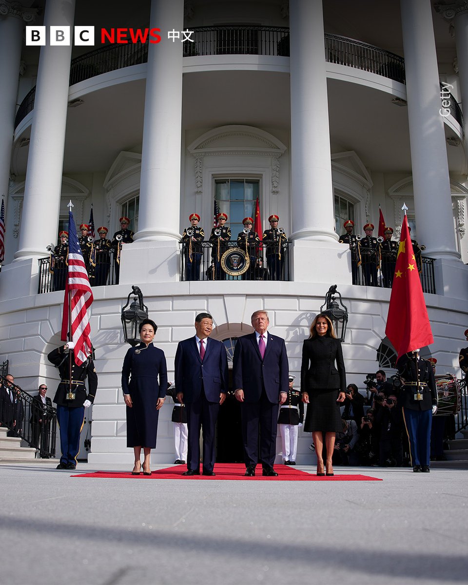 bbcchinese's tweet photo. 中国国家主席习近平与夫人彭丽媛抵达白宫，受到美国总统特朗普与第一夫人梅拉尼娅的欢迎，两国领导人随后分别致辞。

特朗普表示，他与习近平的关系建立在“相互尊重”之上，双方合作已在两国面临的诸多问题上取得“巨大进展”。

他还称，美中正努力建立更平衡的贸易关系，并将就安全、科技与“超级智慧”等议题展开讨论。

习近平表示，中美都是伟大的国家，两国肩负着“促进人类发展进步的历史重任”，他愿与特朗普一道努力，“引领中美关系这艘大船行稳致远”。

习近平还表示，中美两国的竞争应该是“良性的、有边界的”，是“你追我赶的赛跑，而不是你输我赢的角斗”。

更多新闻：https://t.co/xPNsBSoGP4