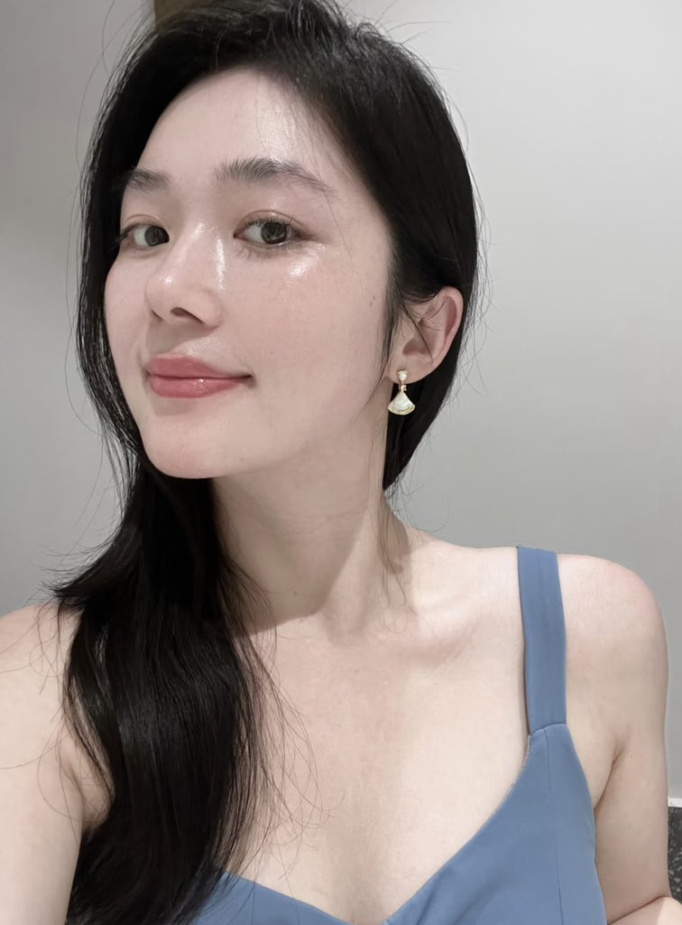 Natalie04056657's tweet photo. 32岁的单身姨姨还会有男孩子喜欢嘛 https://t.co/CuVgjnCdHb