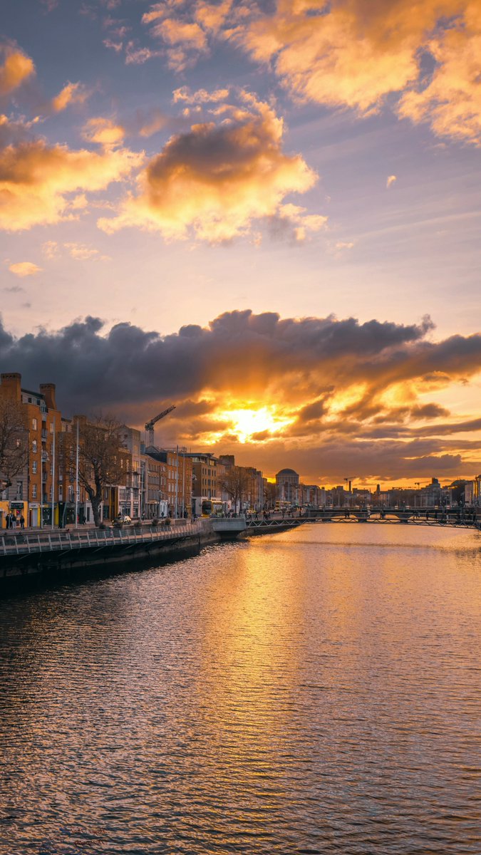 klingelhofpp's tweet photo. Sunset in Dublin, Ireland
#Wanderlust #lothetouchblueprint https://t.co/fHe4bo84hK