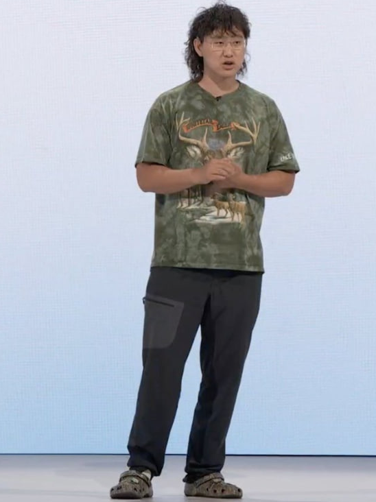DerrcikKnows's tweet photo. This man generated $200 billion for Meta in 10 days.
Proof you can wear whatever the hell you want to work. 
What matters is what you do, not what you wear. https://t.co/3eyvj6kzpH