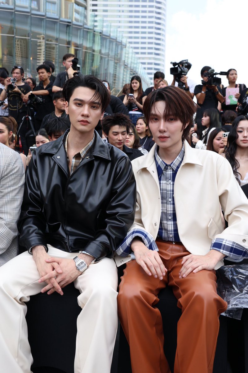 Socialintrend's tweet photo. เก็บตก ELLE FASHION WEEK 2026 PRESS CONFERENCE พบ “ชมพู่ อารยา” และ 8 หนุ่ม DMD “เก่ง-น้ำปิง, ตี๋ตี๋-ป๋อ, ลาเต้-คิม และโอม-ภูผา”

#ELLEFashionWeek2026 #EFW26ATICONSIAM
#KengHarit #Nampingster #twnpich #porsuppakarn #LatteTNC #kkim_pst #ohmkrit #phuphasrp https://t.co/pea1EOa9XL