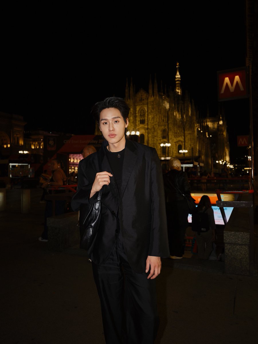 Billkin_Ent's tweet photo. A moment in black and white. 🖤

BILLKIN GLOWING IN MILAN
#GUCCISS27xBILLKIN 
#BILLKINBAGUCCI
#GucciTheStoreShow
#Bbillkin 
#Gucci @gucci https://t.co/dd7TCw57rF
