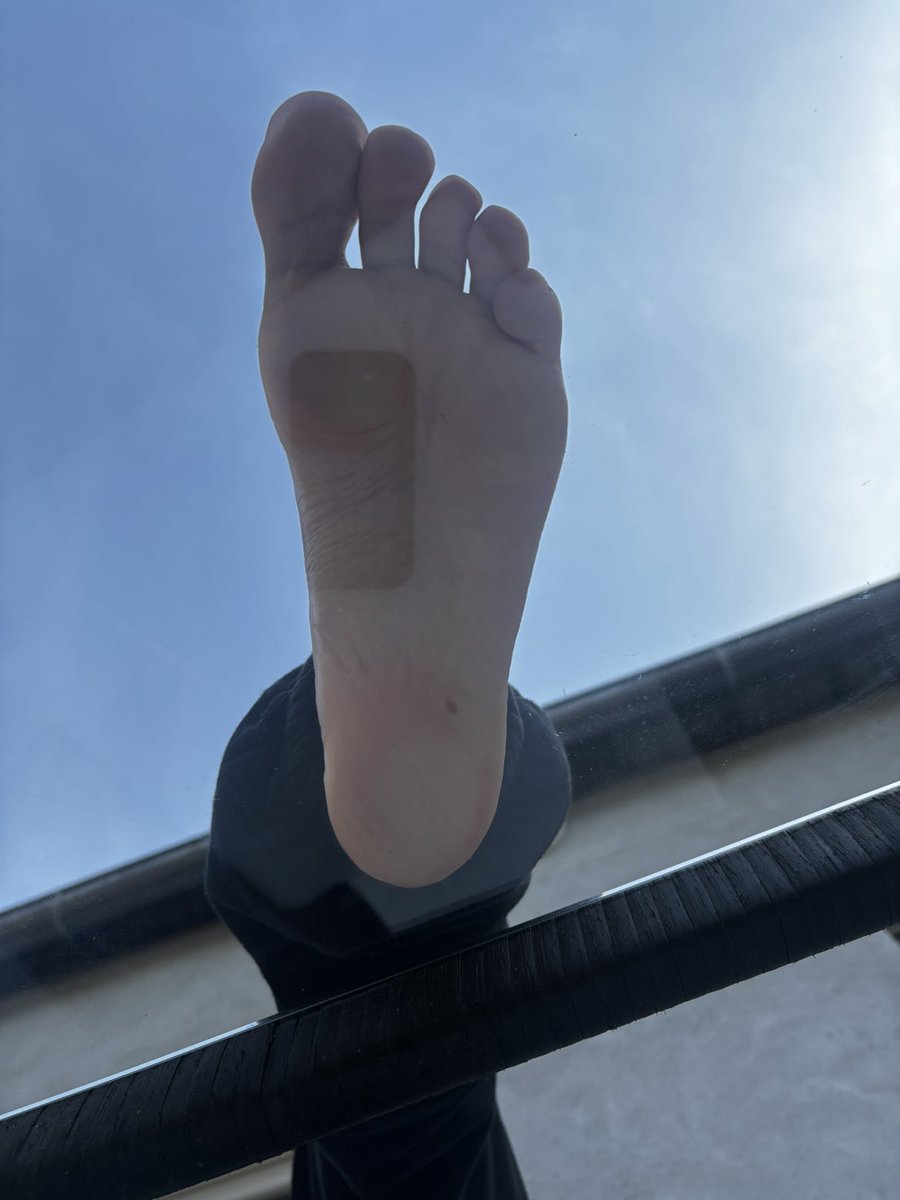 footzilla08's tweet photo. Il fait chaud ... je transpire https://t.co/LDkfOTSY9G