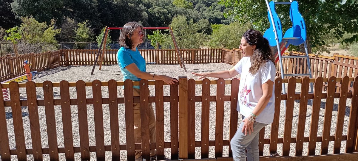 JaenJunta's tweet photo. La Junta mejora el área recreativa Peralejo, en el Parque Natural de Sierra Mágina.

La  delegada de @MedioAmbAND, @Anabmata1976, explica que se han destinado 200.000€ a la instalación de una cubierta y diferentes arreglos en este espacio del centro de visitantes de Mata Bejid. https://t.co/44UFse7yAk