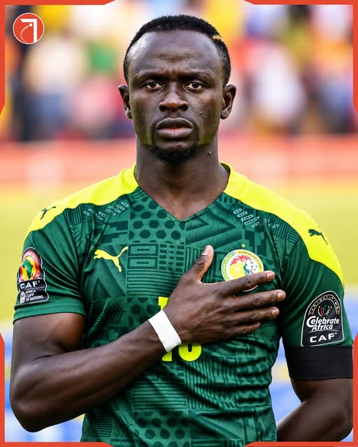 pierpi13's tweet photo. L'ennesimo grande gesto di questo campione.
Ha sempre pensato per il suo villaggio.
La sua Bambali, quella che ha sempre definito il luogo dove tutto è iniziato.
Ha finanziato la nascita di ospedali, scuole, ed altre strutture, oltre a finanziare ogni mese le famiglie del villaggio al centro del Senegal.
L'ultimo grande investimento è avvenuto in queste settimane.
Quasi 20 milioni di euro per dare vita ad un parco agroindustriale per la lavorazione del mango.
Si chiamerà SM10Agro.
Sarà inaugurato a marzo 2027 e porterà circa 2500 nuovi posti di lavoro.
Non solo, per formare i prossimi lavoratori, verrà costruito un centro di aggiornamento dedicato alla formazione del personale.
E tra questi ci saranno molti studenti che usciranno proprio dalle scuole finanziate dallo stesso calciatore.
Ma lui non è solo un grande giocatore.
Non è solo un campione che ha vinto tanto con il Liverpool ed oggi gioca con Ronaldo nell'altro Nassr.
Lui è soprattutto una grande persona.
Lui è Sadio Mané.