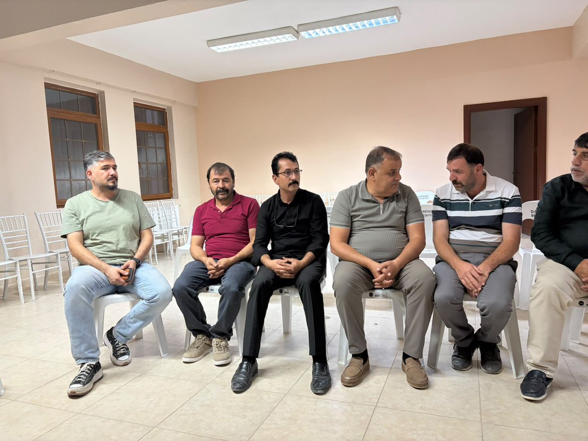 gokhangok44's tweet photo. MHP Malatya Darende İlçe Başkan Yardımcımız Mehmet Özkan’ın ahirete irtihal eden kıymetli annesi için taziye ziyaretinde bulunduk.

Merhumeye Allah’tan rahmet; ailesi ve yakınlarına başsağlığı ve sabırlar diliyorum.

Mekânı cennet olsun.

#Perşembe https://t.co/a7P35fqwZk