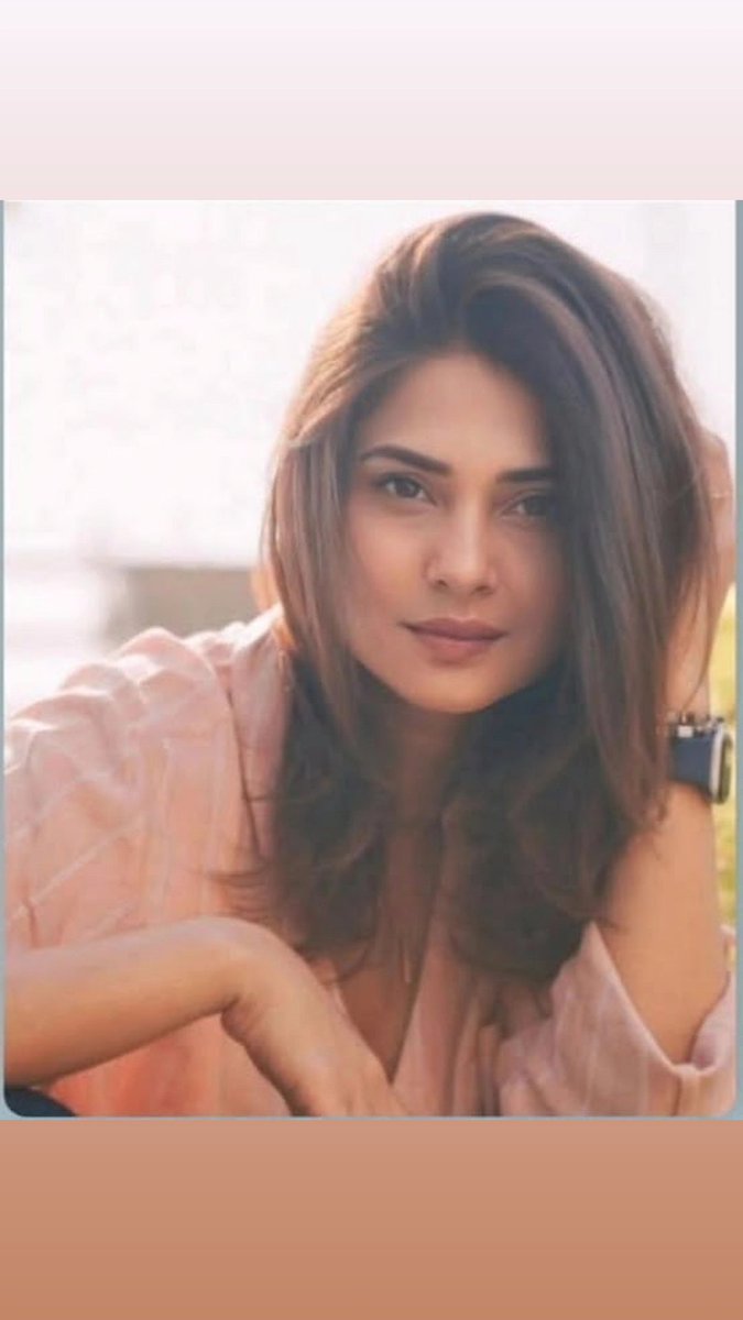 JenniferW11208's tweet photo. Finally jenniferwinget 
Start Watching 👀  ⭐️❤️👸
 @jenwinget @ParineetiChopra @NetflixIndia #SHAQUE TRUST NO ONE #JENNIFERWINGET ⭐️⭐️⭐️⭐️⭐️ https://t.co/2N6J3uyGCr