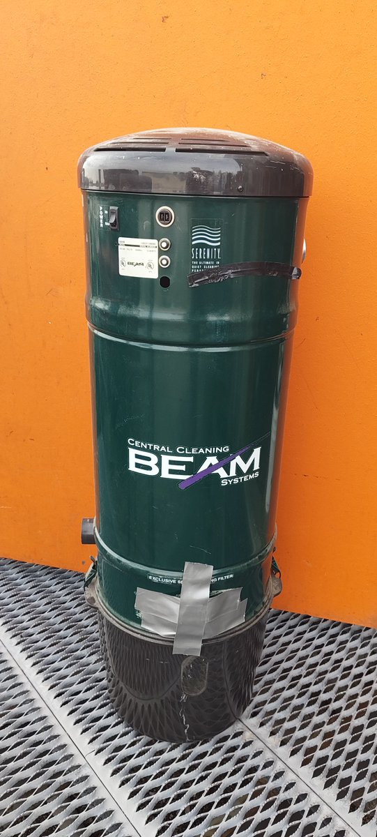 PerformanceVac's tweet photo. We do  fast professional central vacuum repair.
This 20-year-old unit was ready to get changed out with something more modern and dust free from @MDCentralVacs 
#repair #Colorado #coloradohomes #denver #Centralvacuum https://t.co/1smsGIHhWP