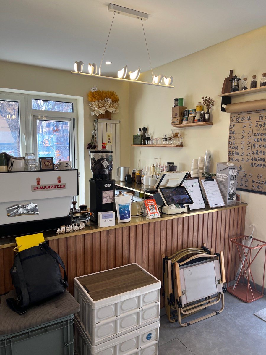 EdiWicaksana3's tweet photo. Just tested the new premium coffee shop in downtown! The cold brew is smooth, the vibe is cozy, and free Wi-Fi + power outlets make it my new go-to work spot—game changer for my routine! https://t.co/Ds2nlHVv3I