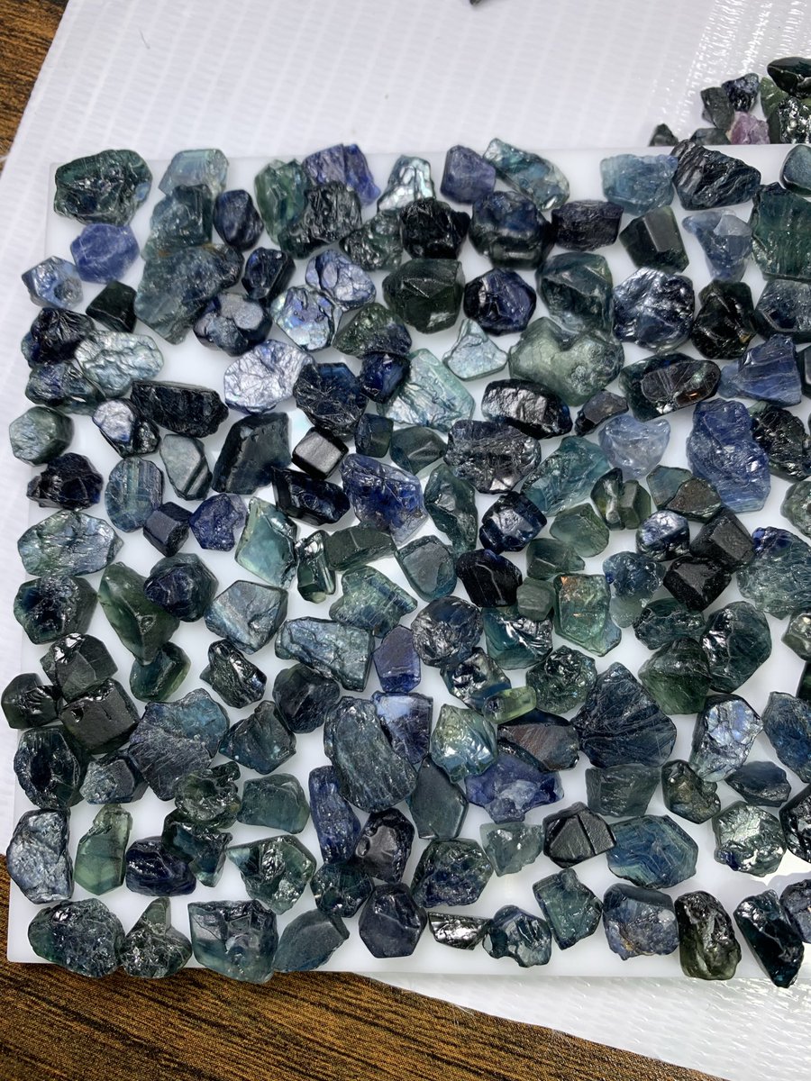 AbbasAliQurash1's tweet photo. Stunning Facet quality Natural Bi-Color / Parti Sapphires - trending Teal / Blue / Green mix!
 
Weight: 1000 Carats / 200 Grams Total
Size: 1.5 Cts to 10 Cts per piece

WA +923110099698
@qurashigems.minerals 
https://t.co/rbXUyZEw93

#partisapphire #bicolorsapphire #tealsapphire https://t.co/jrqU9orPhq