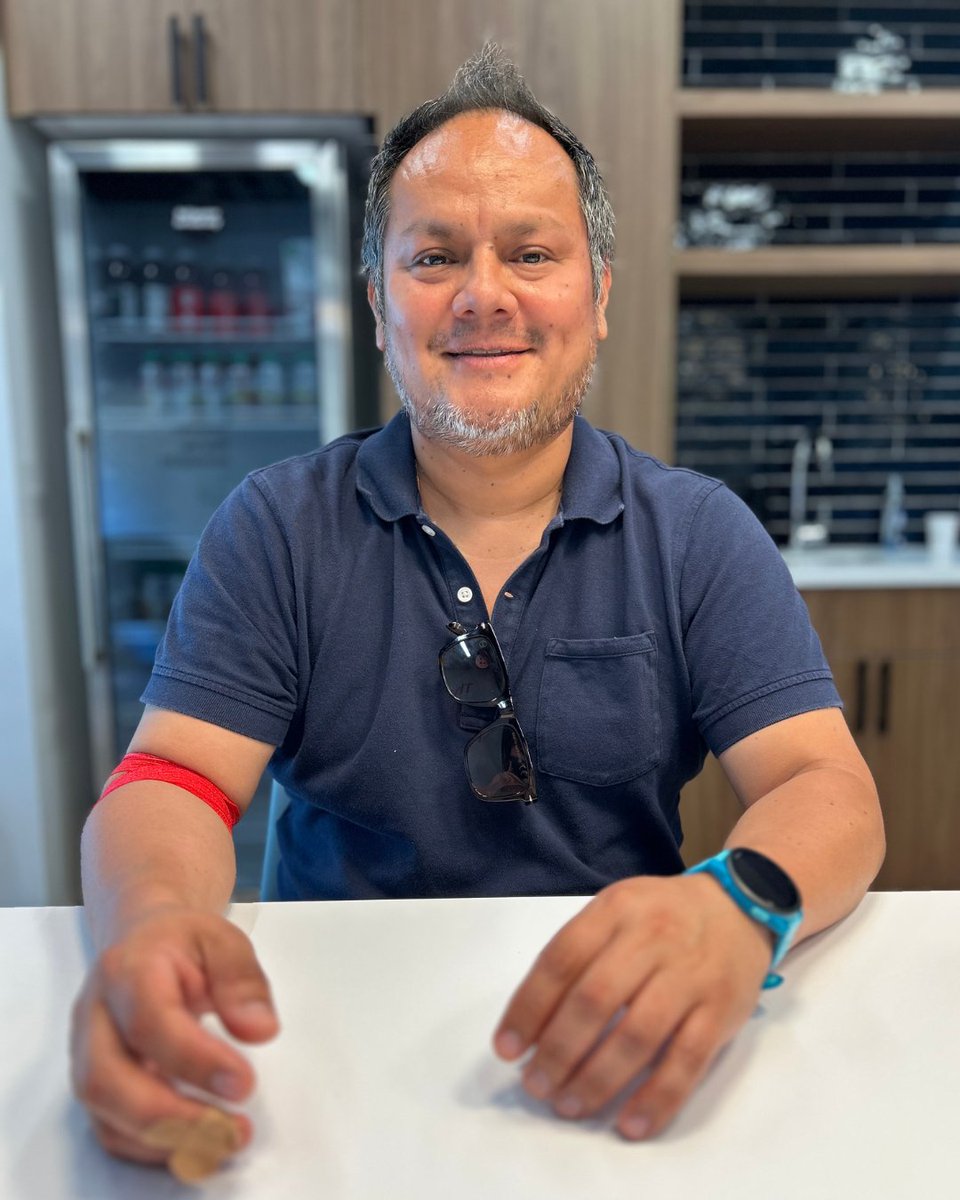MemorialBldCtrs's tweet photo. For Jose, donating blood is simple -- "I'm healthy and able to give, so I do." 

A longtime whole blood donor, Jose rolls up his sleeve two to three times a year to help ensure lifesaving blood is there when patients need it most. https://t.co/gph5Oqvod5