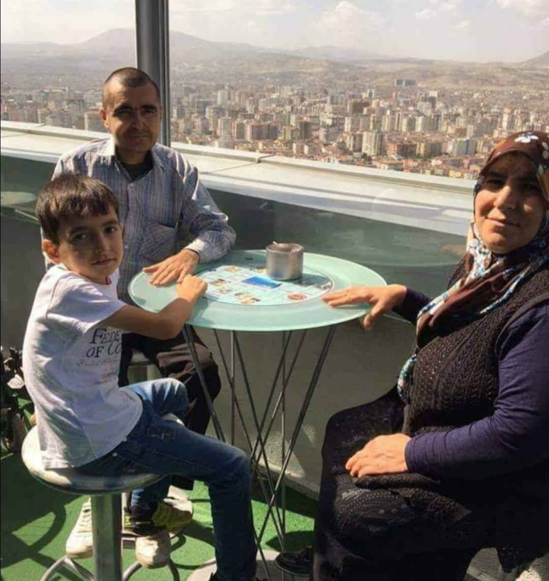 KayhanKayhan42's tweet photo. Cennet bahçelerinin gülleri yüzümüze, bülbüllerin nameleri dilimize, Allah'ın sevgisi gönlümüze ve bu güzel günün bereketi üzerimize olsun Cumanız mübarek olsun. https://t.co/msYoskmDNb