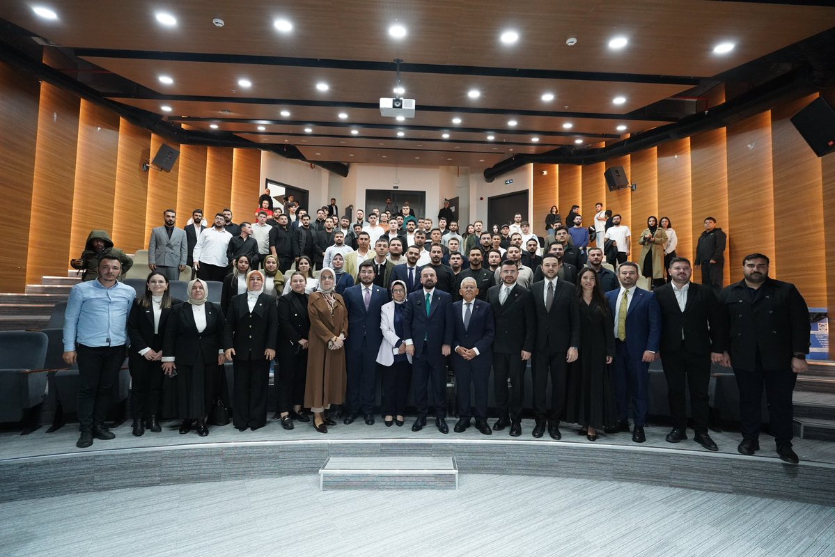 huseyinokandan's tweet photo. Genel Başkan Yardımcımız ve Tanıtım ve Medya Başkanımız Sayın Faruk Acar ile birlikte “Söz Gençlikte” programında genç kardeşlerimizle bir araya geldik.

Gençlerimizin fikirlerini, hedeflerini ve heyecanlarını dinledik. Gençlerimiz konuşacak, bizler dinleyecek; Türkiye Yüzyılı’nı hep birlikte inşa edeceğiz.

Gençlerimize güveniyor, onlarla birlikte geleceğe yürüyoruz. 🇹🇷