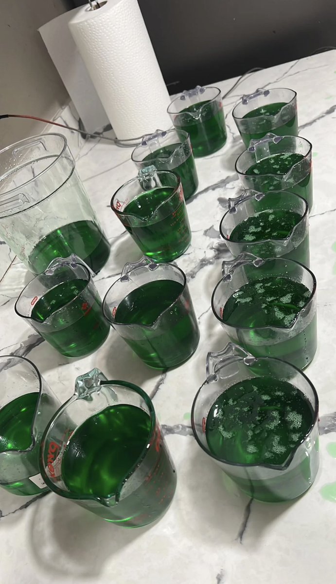 DRANKTWEET's tweet photo. In the Lab

Whipping up some cases of green 🟢👨🏻‍🔬 https://t.co/09Z89QGr0D