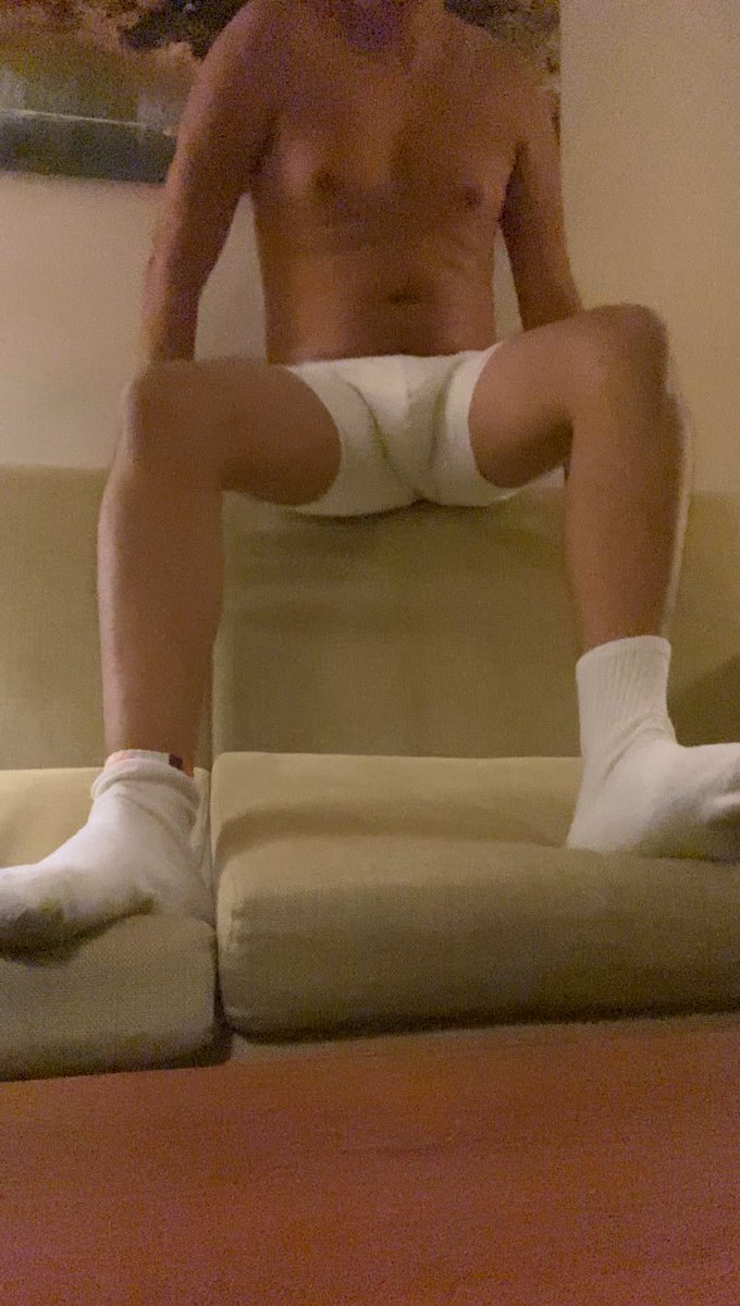 alphasolitxre's tweet photo. Socks or barefoot? 🦶 Custom content / vid calls DM 📤

#malefindom #malefoot #Alpha #Feet #soles #whitesocks #bulge #college #footfetish @moodsubb @FindomPromoHQ @rt_feet @findomRTxxx @rt_promo2k @alphasretweet @FindomTm https://t.co/fLbRiyMotF