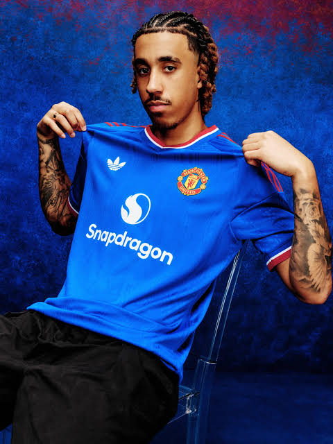 linesmanfc's tweet photo. Manchester United CB Leny Yoro has been called up to the France senior squad for the first time🇫🇷

Zidane has made the interesting decision to bring Yoro in despite him being AVERAGE at best this season.

Will be interesting to see if he gets any playing time or not... https://t.co/xJaTlpgMBY