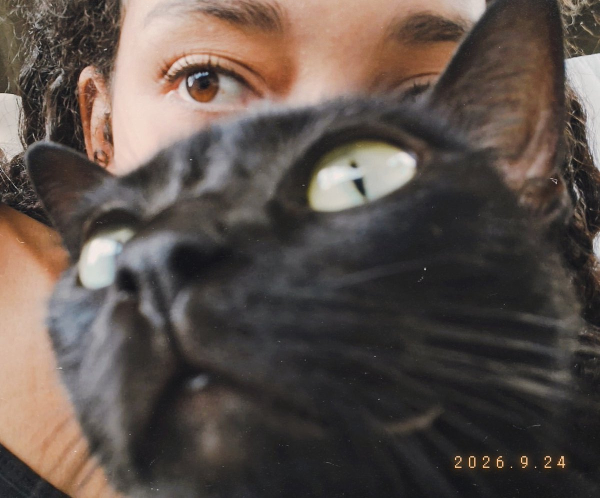 yasvisuals's tweet photo. Just me, my favorite boy and a little cat π±π€
#cosd #CoerSelcaDay #KEONHO https://t.co/RTPEEZvve2
