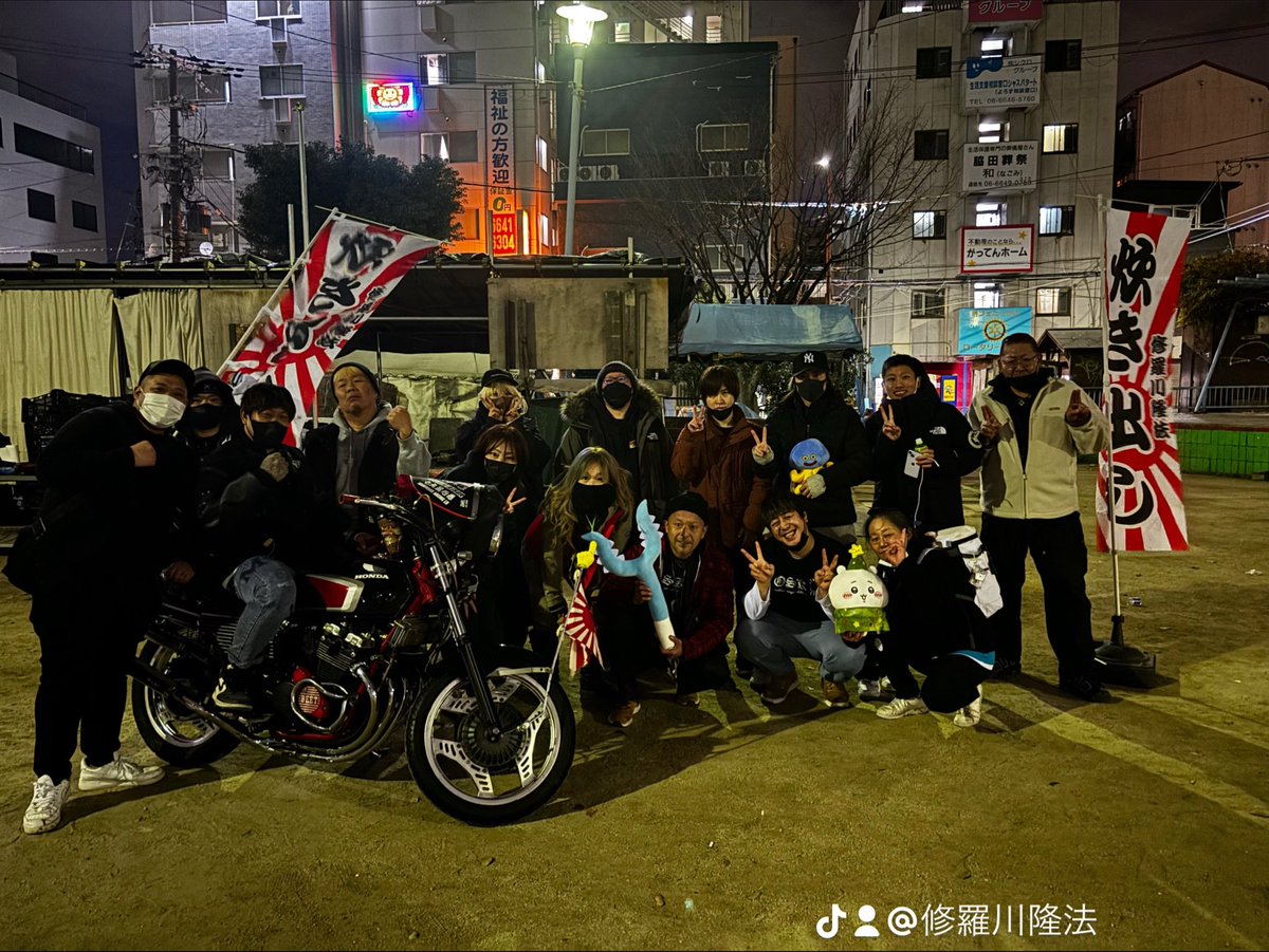 hcZkxpyT9X6nBRq's tweet photo. 西成三角公園炊き出し
9月２７日　14時３０分
　　メニュー
麻婆焼きそば　４００食
　　メンバー
#マティアス　#こまち
#kyou  #のぶ料理長
#たかすぃ　仮
#あのにぃ　#修羅川
#おじ太郎　仮
#ぴこ　
頑張りますのでみなさん
いいね・拡散よろしくお願いします🙇 https://t.co/FyvAoiClqg