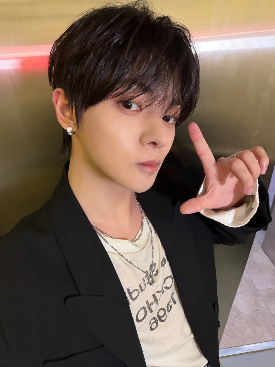 leowoned's tweet photo. 260925 plus chat update ➕💬 

🦁 allyz ~ are you having a happy chuseok? it’s already been a year since i became a member of alpha drive one. when i think back to a year ago, i remember myself being full of excitement but also a little lost not knowing anything

ever since i met allyz though i feel like i’ve grown so much and genuinely became so much happier. thank you so so much. a lot has happened in such a short time but moving forward i really want to spend many happy days with all of you and make lots of beautiful memories.

once again thank you truly for helping me debut and allowing me to see a much bigger world. please continue to look after us i love you! ❤️

#LEO #리오
