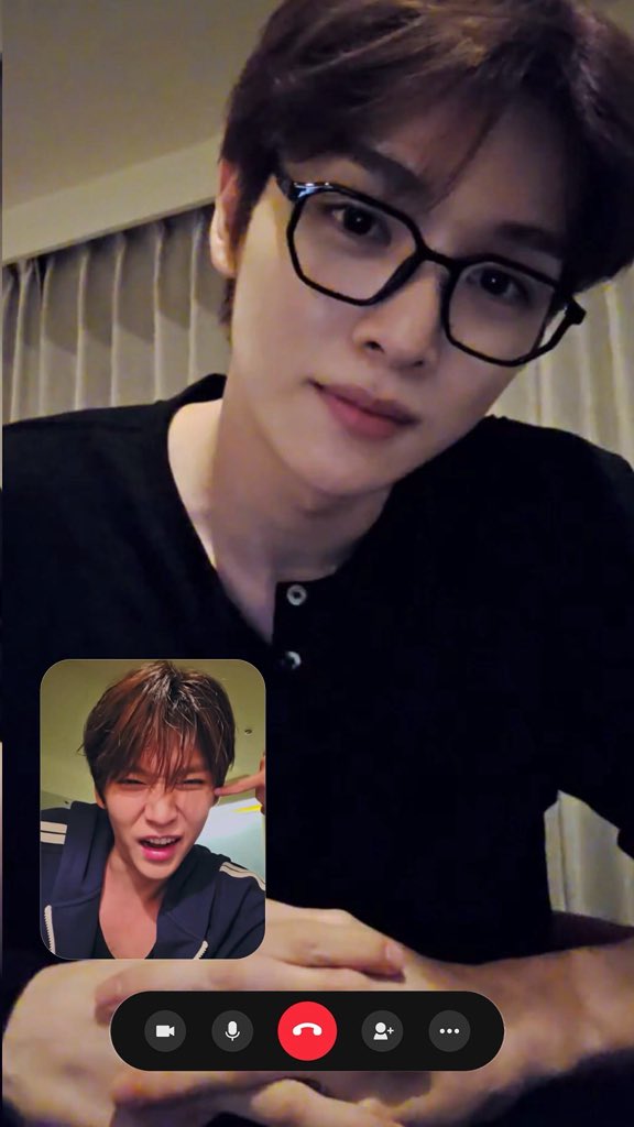 6ammmmm's tweet photo. : วันนี่เจอแมวส้ม เลยลงไปเล่นด้วย น้องตีเข้าตรงนี้เลย (っo‸o ς)

: น่ารักอะดิ

: ใช่ แมวน่ารักแต่ตีเจ็บ (｡>﹏<𓊔)

: เธอ

: …? https://t.co/mNL88WEp4k