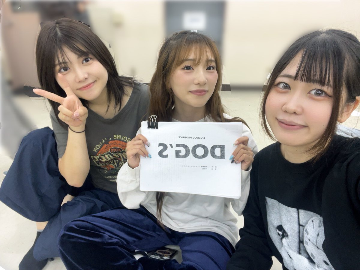 rita_ffff13's tweet photo. #DOGS2026 

お稽古、ミザンスが全部つきました〜！！
みんなともコミュニケーションとりながらより良くしてくぞ！！！！🐶🐾

逆班のるなとかんかん！
共通のお話ができて楽しい😇✌️
かんかんはまさかの同郷なんだ🧸

チケットはこちらから⬇️
https://t.co/Bei1BH9moz https://t.co/8yLwFOZ4NN