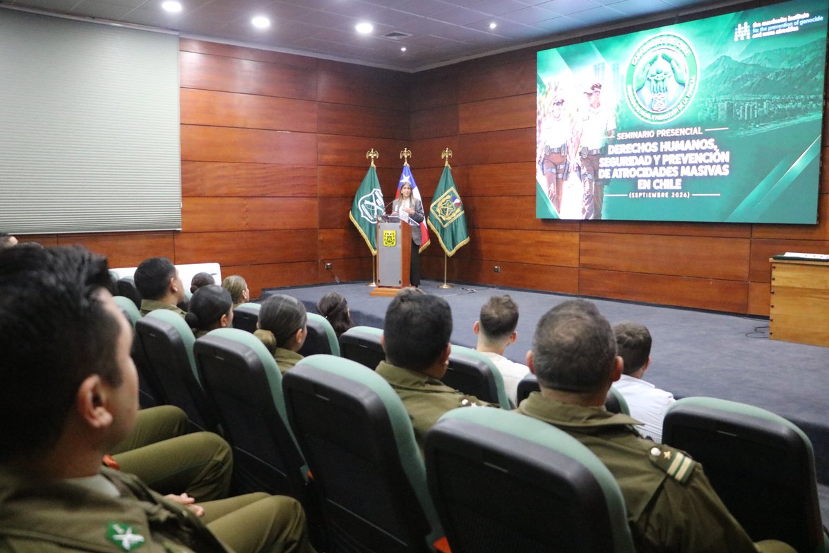 CarabDDHHyFam's tweet photo. Reafirmando su compromiso con la capacitación continua de los Instructores de DDHH de @Carabdechile, con gran éxito finaliza el “Seminario Presencial: Derechos Humanos, Seguridad y Prevención de Atrocidades Masivas en Chile” realizado por @GenPrev y @CarabDDHHyFam. https://t.co/9OddXidNdP