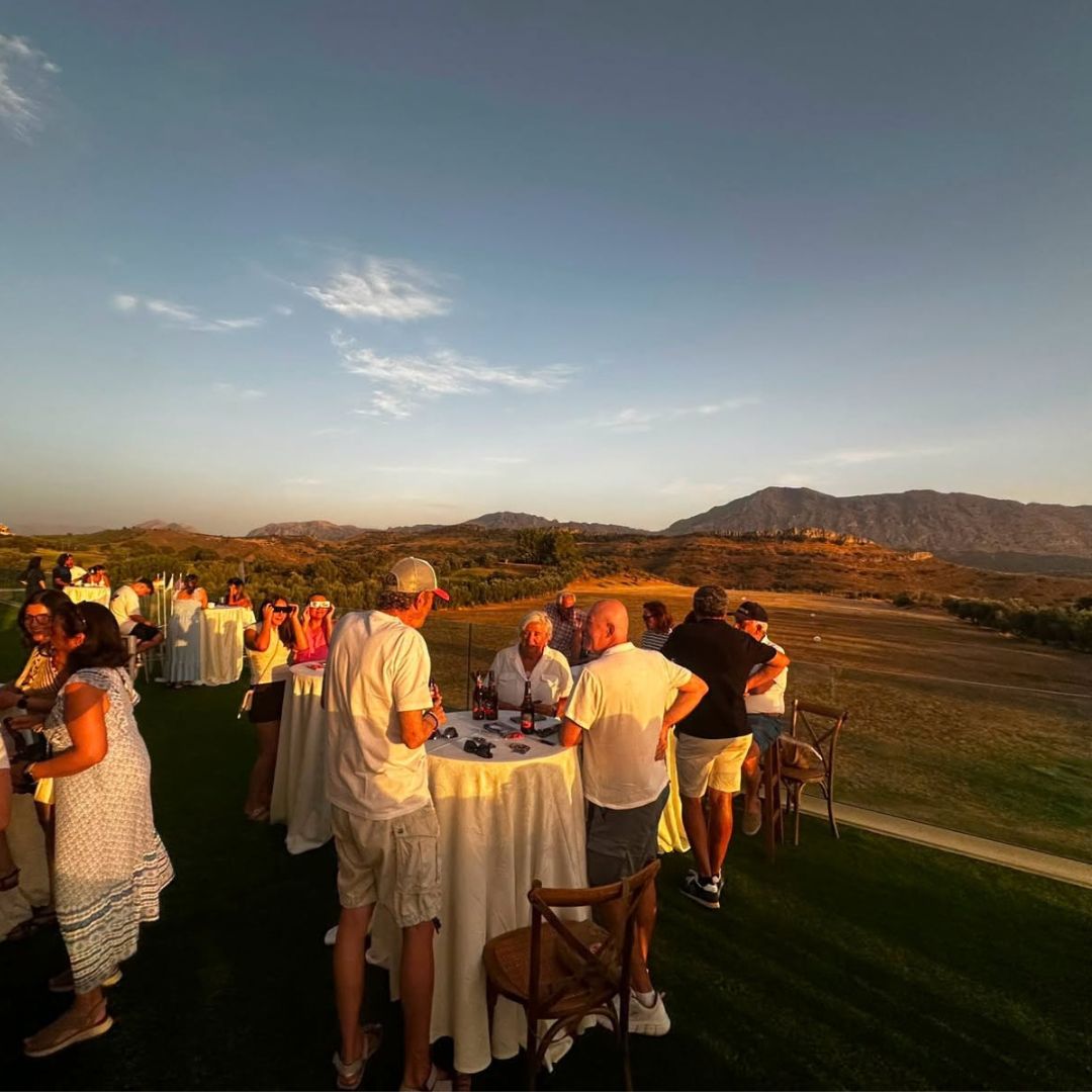 AntequeraGolf's tweet photo. ¿Buscas un lugar para celebrar un #evento? ⛳️

Ya sea formal o informal, empresarial o privado, en #AntequeraGolf encontrarás unas instalaciones pensadas para cada ocasión.

Un entorno cuidado, espacios versátiles, gastronomía y, sobre todo, un lugar donde se está muy bien. 😊 https://t.co/NDp7pD6ljB