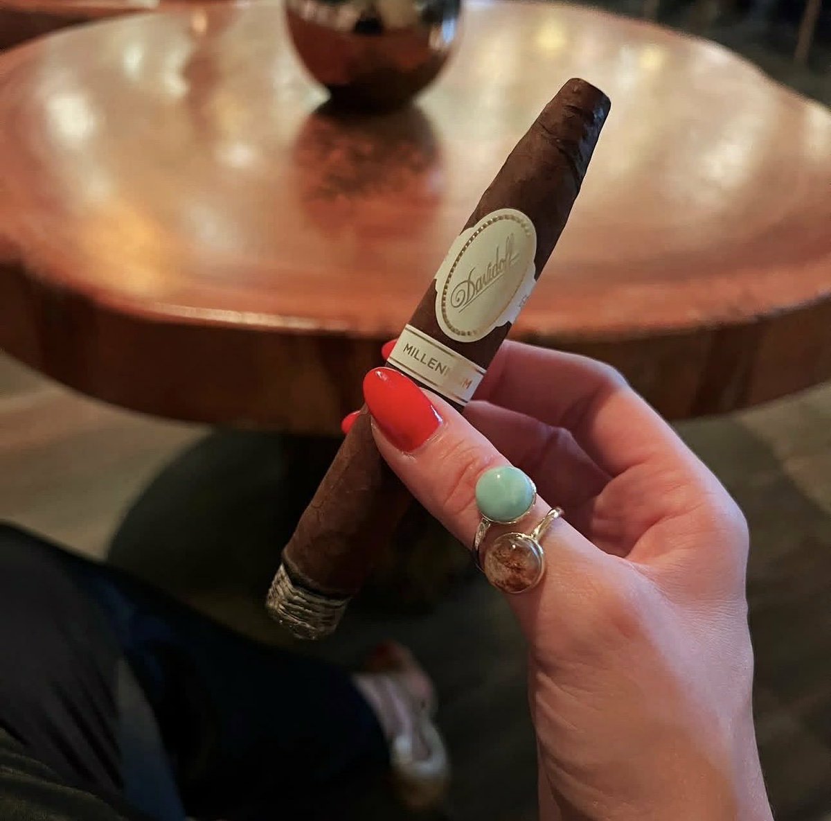 naked_cigar's tweet photo. Living life to the fullest
#nakedcigar #vibes
#cigars #cigaraficionado #lifestyle #cigarenthusiast #cigarro #habano #cidarlife #cidarsociety https://t.co/krWTI2w0xh