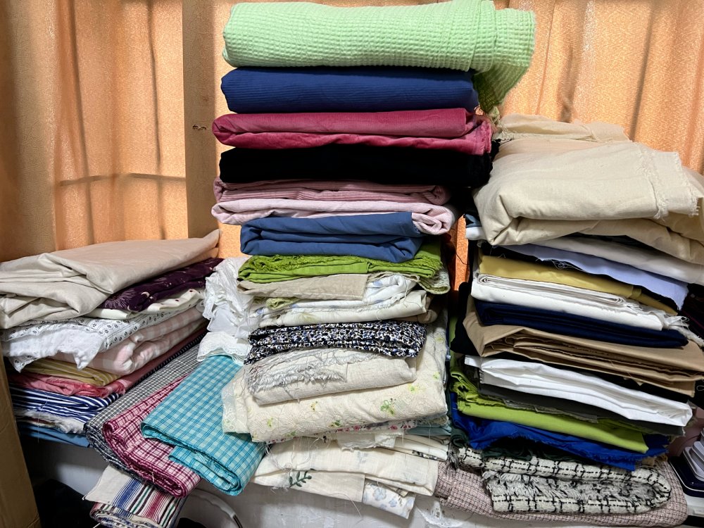 tompaige312720's tweet photo. Just finished folding the fresh laundry, and seeing all those neat little piles made my night! No chore beats the tiny win of a tidy space ， https://t.co/yDt9wLwfHL