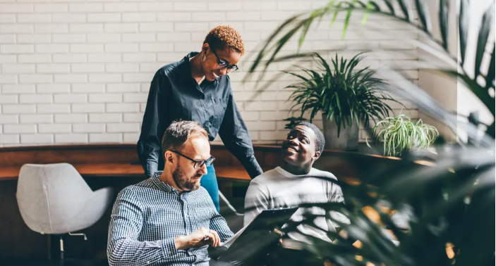 TalentPoolHub's tweet photo. What will work look like in 2027? #AI is reshaping #jobs, while skills-based hiring, continuous learning, human-AI collaboration and #career clarity are becoming increasingly important.

@ForbesHRCouncil highlights 19 trends #HR leaders should prepare for: https://t.co/p0PC2LatQr https://t.co/qRnvaYBBP0