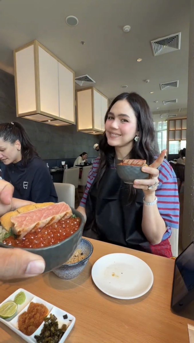 Socialintrend's tweet photo. ตามรอย “ชมพู่-อารยา” เปิดพิกัดร้านโปรด KAYAKI อิ่มโปรตีนแบบแม่ชม กับปลาและซีฟู้ดพรีเมียมสไตล์ YAKIZAKANA

#ชมพู่อารยา #kayaki #kayakithailand #SocialInTrend #ข่าว #ข่าวบันเทิง https://t.co/tCkqyhszH3