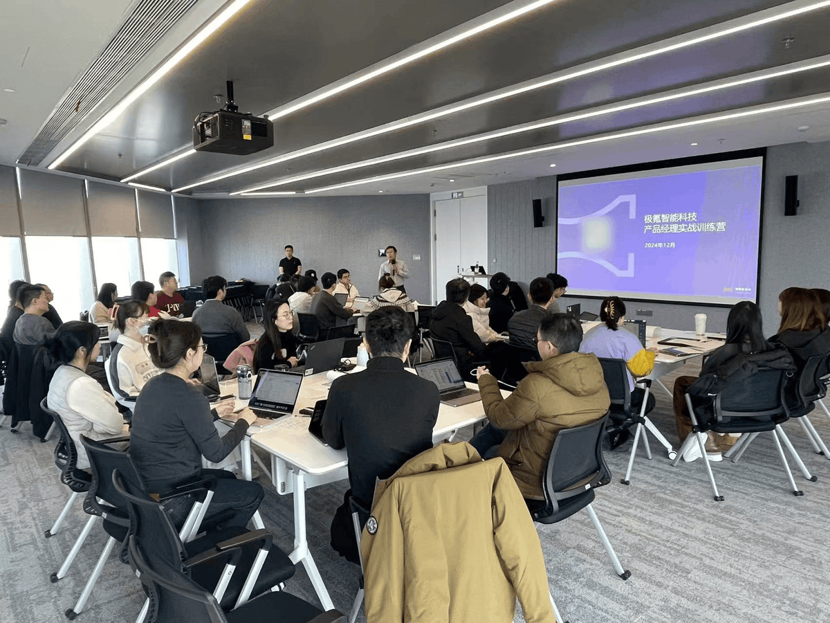 MercyDunseith's tweet photo. Gran taller de marketing digital hoy! Aprendí trucos clave para redes sociales y análisis de datos. Gracias a los expertos por la sesión genial. https://t.co/v9c57ttpHD