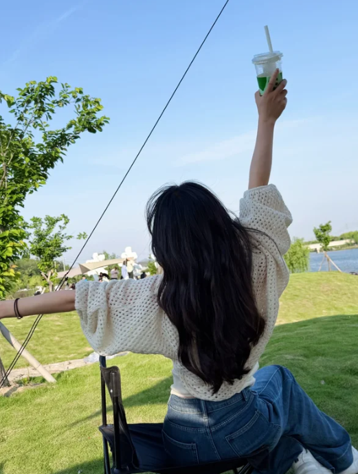 ConchaSoward's tweet photo. 我一坐久了就忘了站起来 #萝莉 #上海 #日常 https://t.co/qqu53k2grE