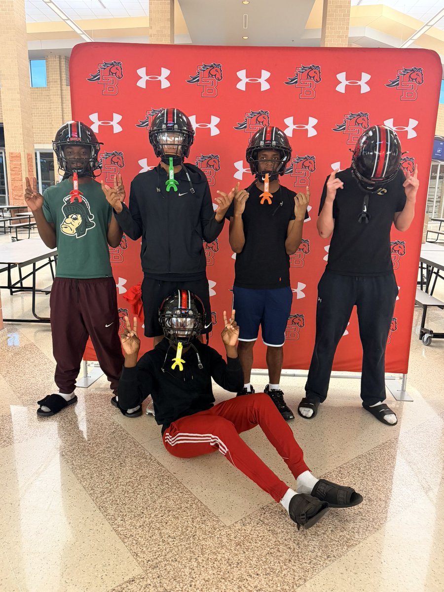 KennanDensmore's tweet photo. Decals with mom and some pics with the boys. #wts #theranch #outlaws @legacybroncofb @CoachAllenHC @TylerJack7_ @Coachshelton101 @CoachChristianJ #village #thankyoumom #fyp #fypシ゚viral #earnednotgiven https://t.co/nSjwM4XI20
