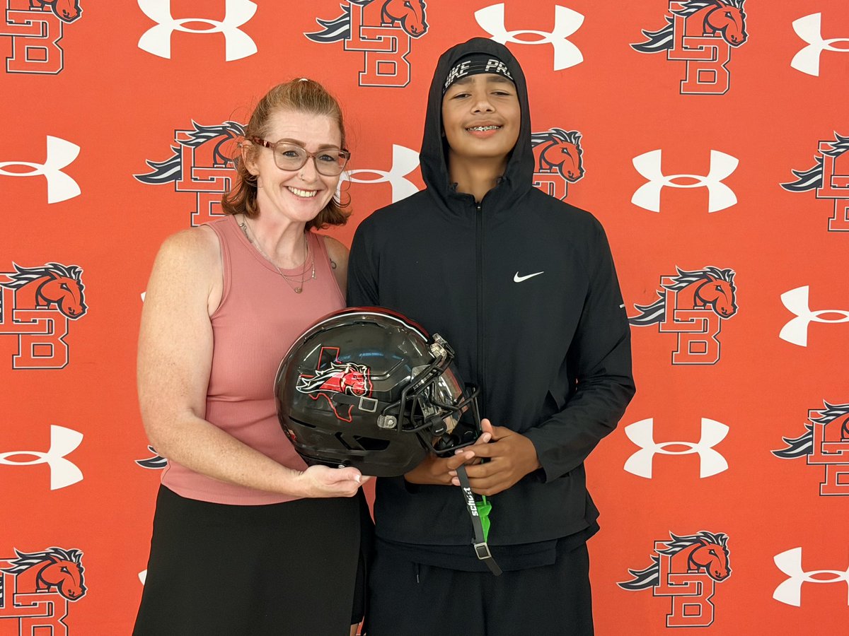 KennanDensmore's tweet photo. Decals with mom and some pics with the boys. #wts #theranch #outlaws @legacybroncofb @CoachAllenHC @TylerJack7_ @Coachshelton101 @CoachChristianJ #village #thankyoumom #fyp #fypシ゚viral #earnednotgiven https://t.co/nSjwM4XI20