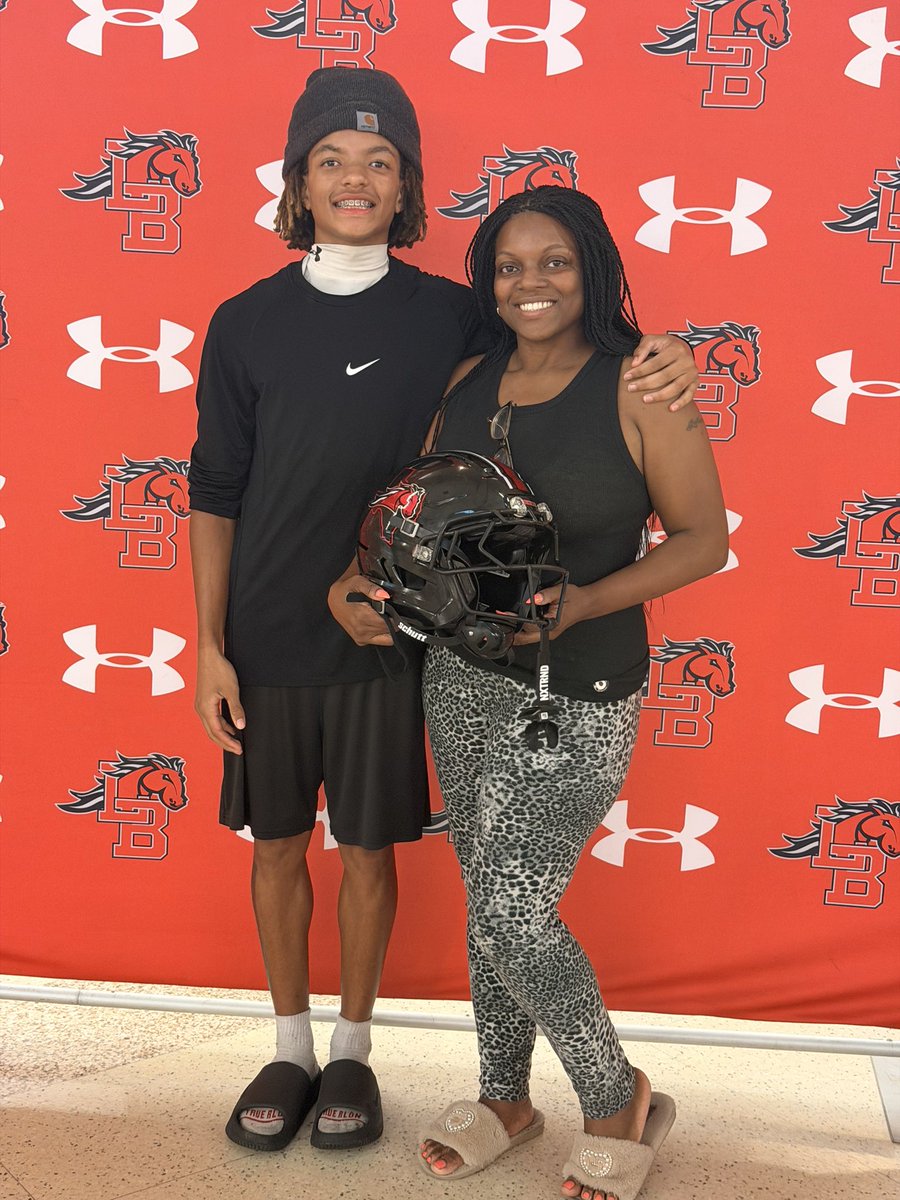 KennanDensmore's tweet photo. Decals with mom and some pics with the boys. #wts #theranch #outlaws @legacybroncofb @CoachAllenHC @TylerJack7_ @Coachshelton101 @CoachChristianJ #village #thankyoumom #fyp #fypシ゚viral #earnednotgiven https://t.co/nSjwM4XI20
