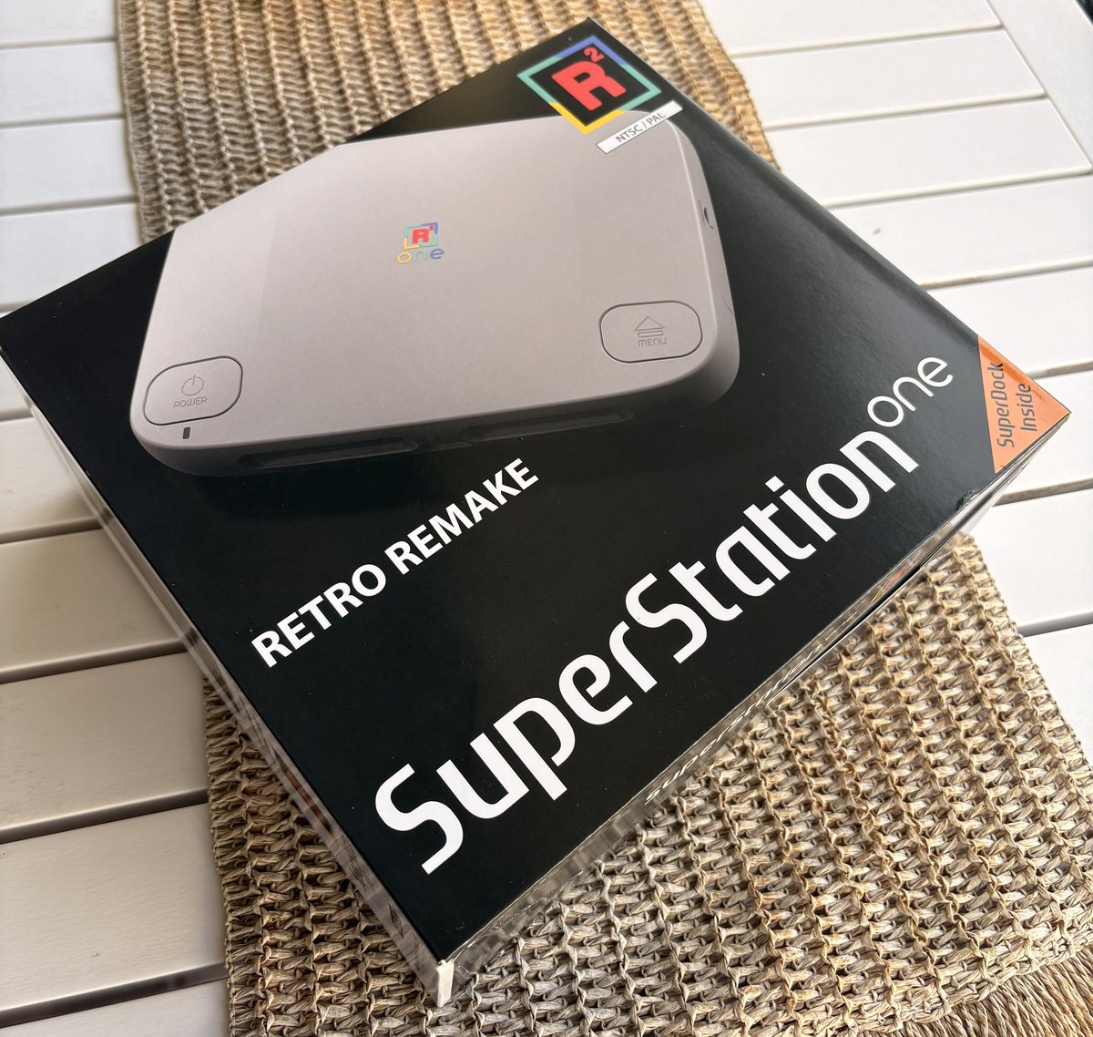 BitLoopID's tweet photo. @Plaion #Neogeo AES+ maybe delayed, but DHL guy just delivered me this to keep my busy till then. @TakiUdon_ https://t.co/UGoRR7tK9N