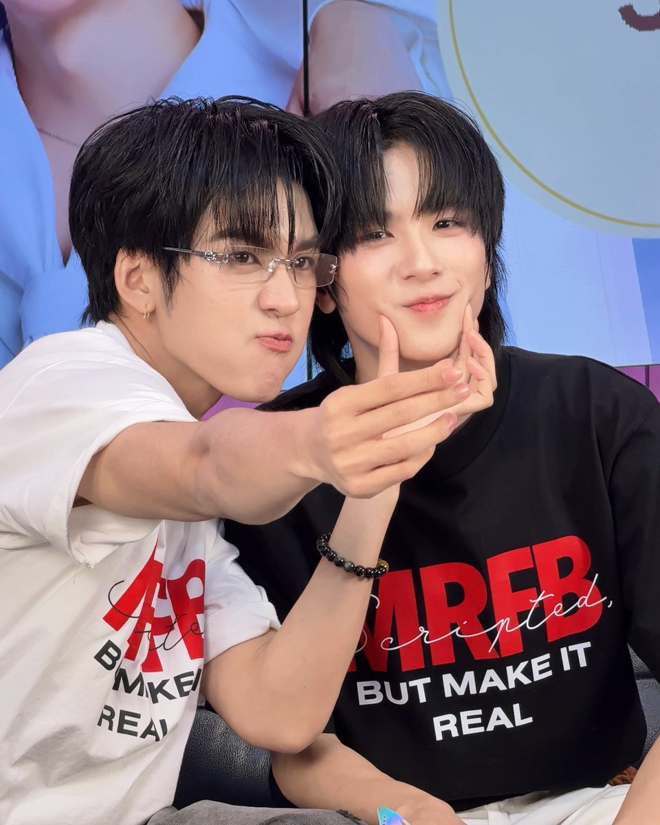 EFM_STATION's tweet photo. อะไยง่ะ พี่อู๋เติมแมวอยู่คนเดียวเลยย 👉🏻👈🏻

AAS AT EFM FANDOM
#AuauSavexFANDOMFANFIC https://t.co/sEHCfXGLGK