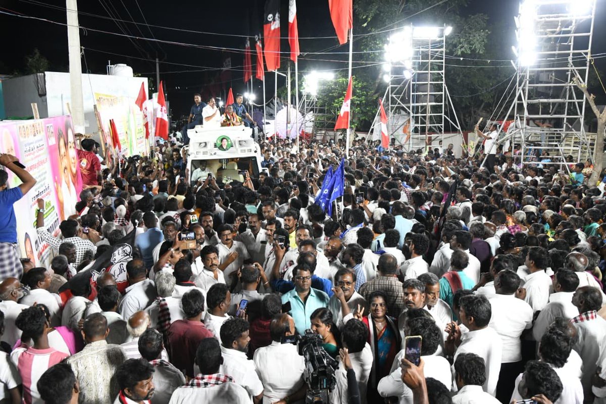 AIADMKOfficial's tweet photo. மாண்புமிகு கழகப் பொதுச் செயலாளர் புரட்சித் தமிழர் திரு. @EPSTamilNadu அவர்கள்,

#மதுராந்தகம் தொகுதி #தேவதூர் பகுதியில் கழக வெற்றி வேட்பாளர் திருமதி. கணிதா சம்பத் அவர்களுக்கு “இரட்டை இலை” சின்னத்தில் வாக்கு சேகரித்தார்கள்.

#வெல்லட்டும்_இரட்டைஇலை 🌱
#AIADMK #Madurantakam #ByeElections