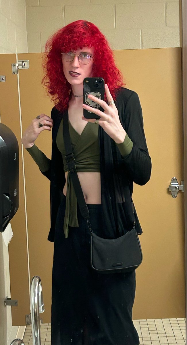 ajanator's tweet photo. hippie bitch hours :0 https://t.co/GMn1RMQ6uO