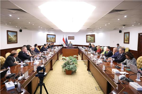 Cap0tainAya's tweet photo. عقد المجلس الوطني للذكاء الاصطناعي والحوسبة الكمية والتكنولوجيات البازغة اجتماعًا برئاسة المهندس رأفت هندي وزير الاتصالات وتكنولوجيا المعلومات، تناول خلاله عددًا من الموضوعات المعنية بتعزيز قدرات مصر في مجالات الذكاء الاصطناعي والحوسبة الكمومية، وتطوير أطر حوكمة الذكاء الاصطناعي. https://t.co/Z29MHNjYVz
