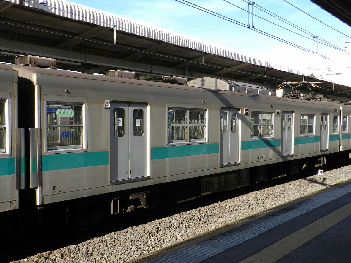 _ARTN_'s tweet photo. 茶色くなっても放置されてたJR東時代よりも、頻繁に洗車してるKCI譲渡後の方がピカピカで綺麗という事実 https://t.co/RNq2hFlKBj