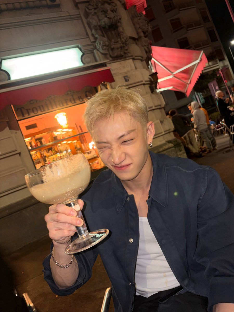 gojoskz's tweet photo. ninguém no mundo tem um catalogo boyfriend material maior que o do bang chan e isso me encanta https://t.co/bhB5HnrwmT
