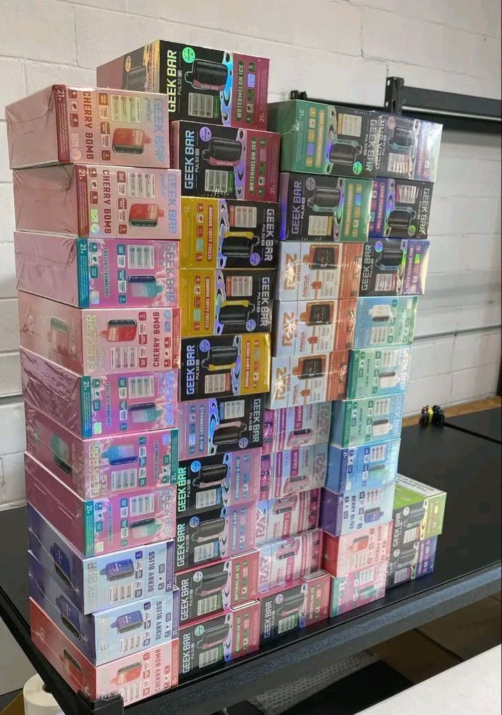 WeedF54541's tweet photo. @voyadrogarme @Tous 
salut @tout le monde nous sommes disponibles pour tous vos besoins de vapotage 😋💨 https://t.co/AOlSboLLVO